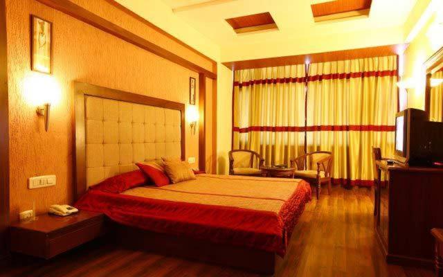 Hotel Klg International Zirakpur Extérieur photo