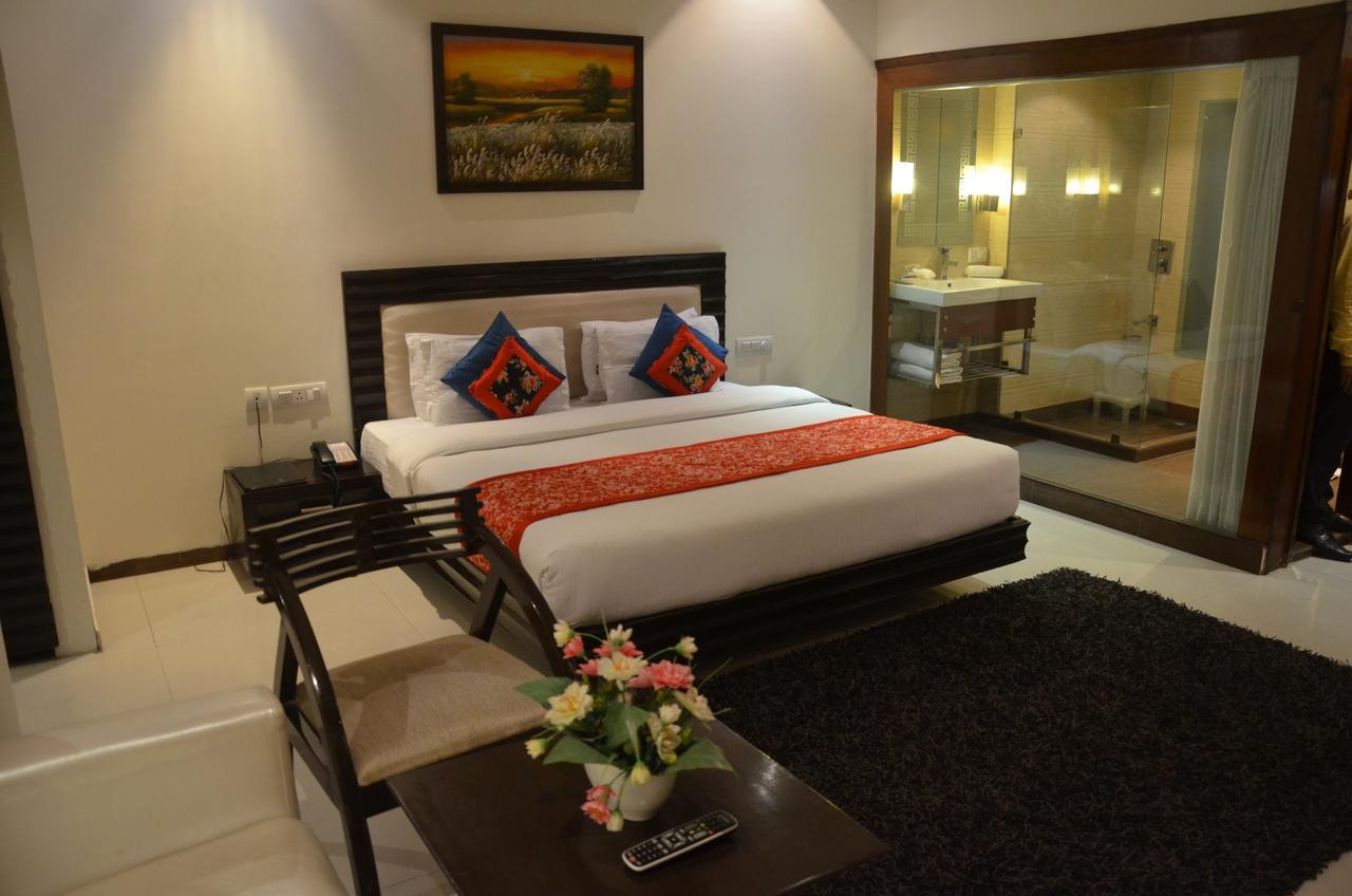 Hotel Klg International Zirakpur Extérieur photo
